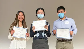 Picture of Vivian Nguyen receiving the first place award at the Conference for Approaches in Quantitative Biology