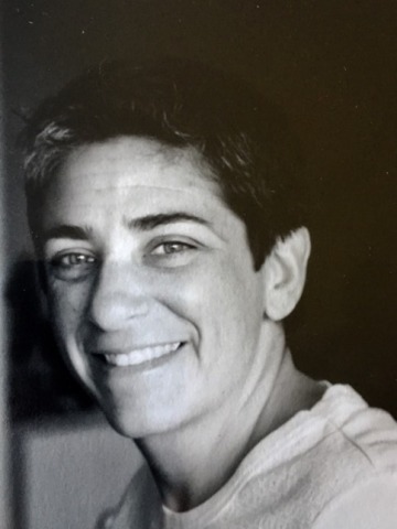 Portrait photo of Denise Krawtiz